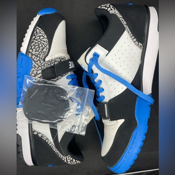 2014 Air Trainer 1 Low ‘Black Light Photo Blue’ - Picture 2 of 10